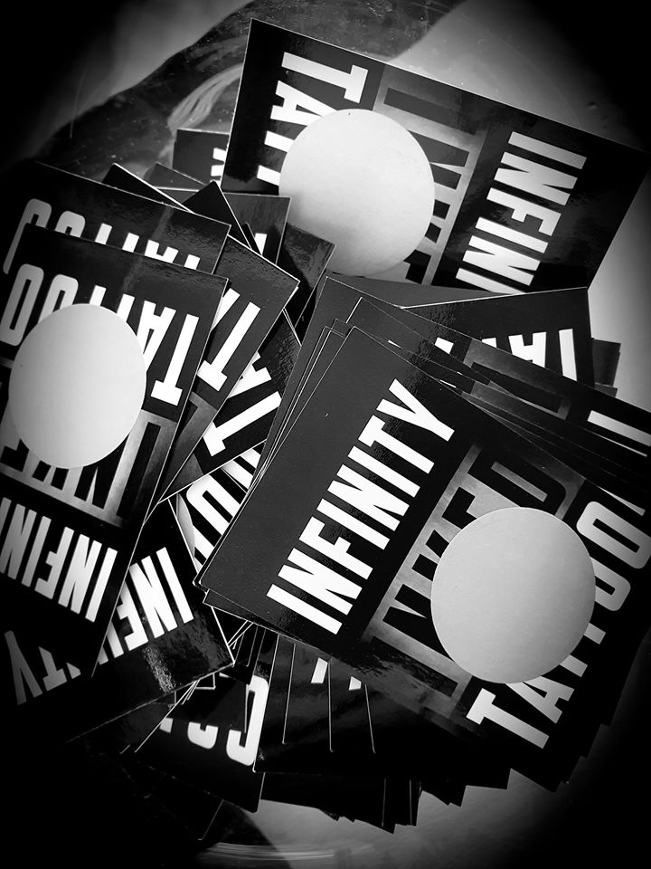 En Navidad, las compras se intensifican. De hecho, en esta época, todos buscan regalos para hacer felices a sus seres queridos. Por su parte, los comerciantes no dudan en afirmar que diciembre es uno de los mejores meses, durante el cual ven aumentar considerablemente sus ingresos. Ser creativo permite obtener aún más clientes y, en particular, incitar a las personas a hacer más compras. Es en Navidad cuando debes aprovechar la oportunidad de desarrollar nuevas estrategias comerciales. Las tarjetas para rascar son una excelente solución para fidelizar a los clientes y atraer a nuevos. En Navidad, las compras se intensifican. De hecho, en esta época, todos buscan regalos para hacer felices a sus seres queridos. Por su parte, los comerciantes no dudan en afirmar que diciembre es uno de los mejores meses, durante el cual ven aumentar considerablemente sus ingresos. Ser creativo permite obtener aún más clientes y, en particular, incitar a las personas a hacer más compras. Es en Navidad cuando debes aprovechar la oportunidad de desarrollar nuevas estrategias comerciales. Las tarjetas para rascar son una excelente solución para fidelizar a los clientes y atraer a nuevos.