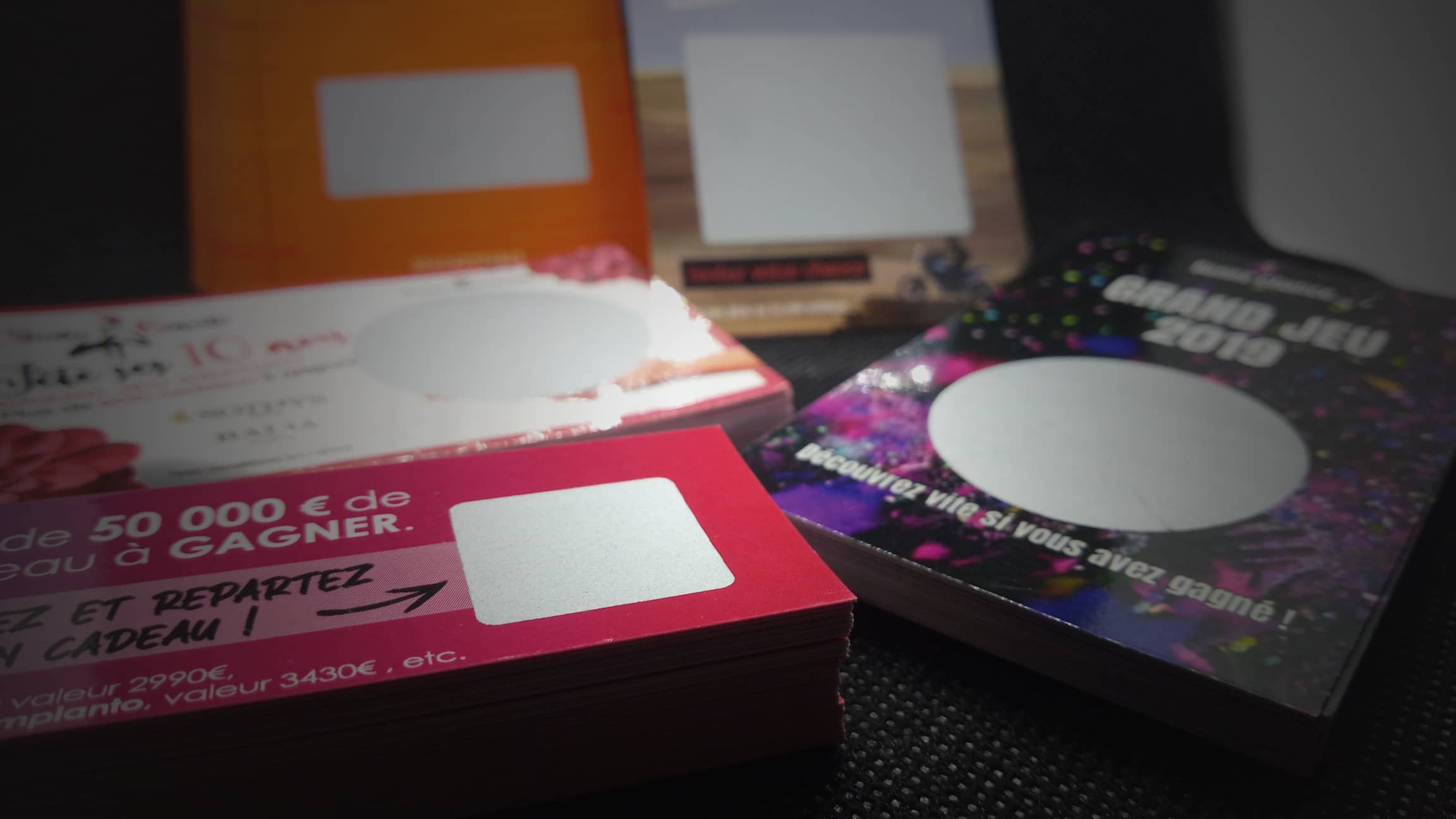 Los Juegos Olímpicos 2020 se acercan rápidamente, ya que se llevarán a cabo este verano en Tokio. Una excelente oportunidad para muchas empresas de estar presentes en este tipo de eventos y llegar a un público de todo el mundo. Por lo tanto, saber destacarse para presentar su oferta o producto será más que necesario si se quiere seducir a los transeúntes y a los fanáticos que vienen a animar a sus deportistas favoritos. Para ello, el uso de boletos para rascar es una hermosa idea lúdica que se puede implementar fácilmente! Los Juegos Olímpicos 2020 se acercan rápidamente, ya que se llevarán a cabo este verano en Tokio. Una excelente oportunidad para muchas empresas de estar presentes en este tipo de eventos y llegar a un público de todo el mundo. Por lo tanto, saber destacarse para presentar su oferta o producto será más que necesario si se quiere seducir a los transeúntes y a los fanáticos que vienen a animar a sus deportistas favoritos. Para ello, el uso de boletos para rascar es una hermosa idea lúdica que se puede implementar fácilmente!