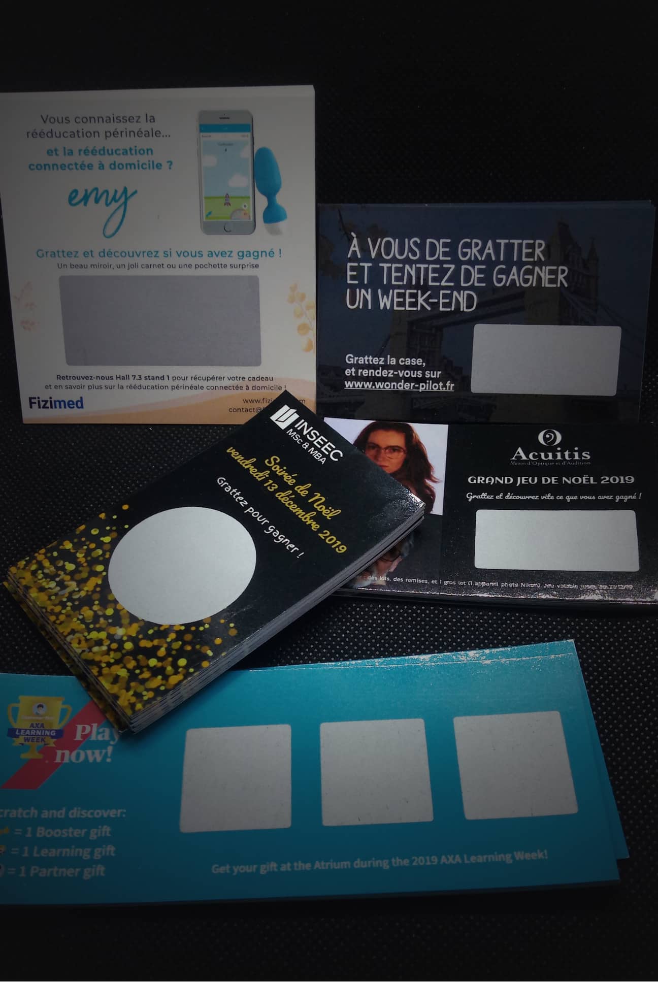 El boleto para rascar personalizado es una herramienta de comunicación muy apreciada por muchas empresas, ya que ofrece muchas ventajas. Este sistema de juego permitirá a la vez seducir a una nueva clientela, mejorar su imagen de marca, dar a conocer su oferta y tener presencia en un lugar o evento de una manera diferente y a bajo costo, por lo que es muy interesante optar por el boleto para rascar personalizado. El boleto para rascar personalizado es una herramienta de comunicación muy apreciada por muchas empresas, ya que ofrece muchas ventajas. Este sistema de juego permitirá a la vez seducir a una nueva clientela, mejorar su imagen de marca, dar a conocer su oferta y tener presencia en un lugar o evento de una manera diferente y a bajo costo, por lo que es muy interesante optar por el boleto para rascar personalizado.