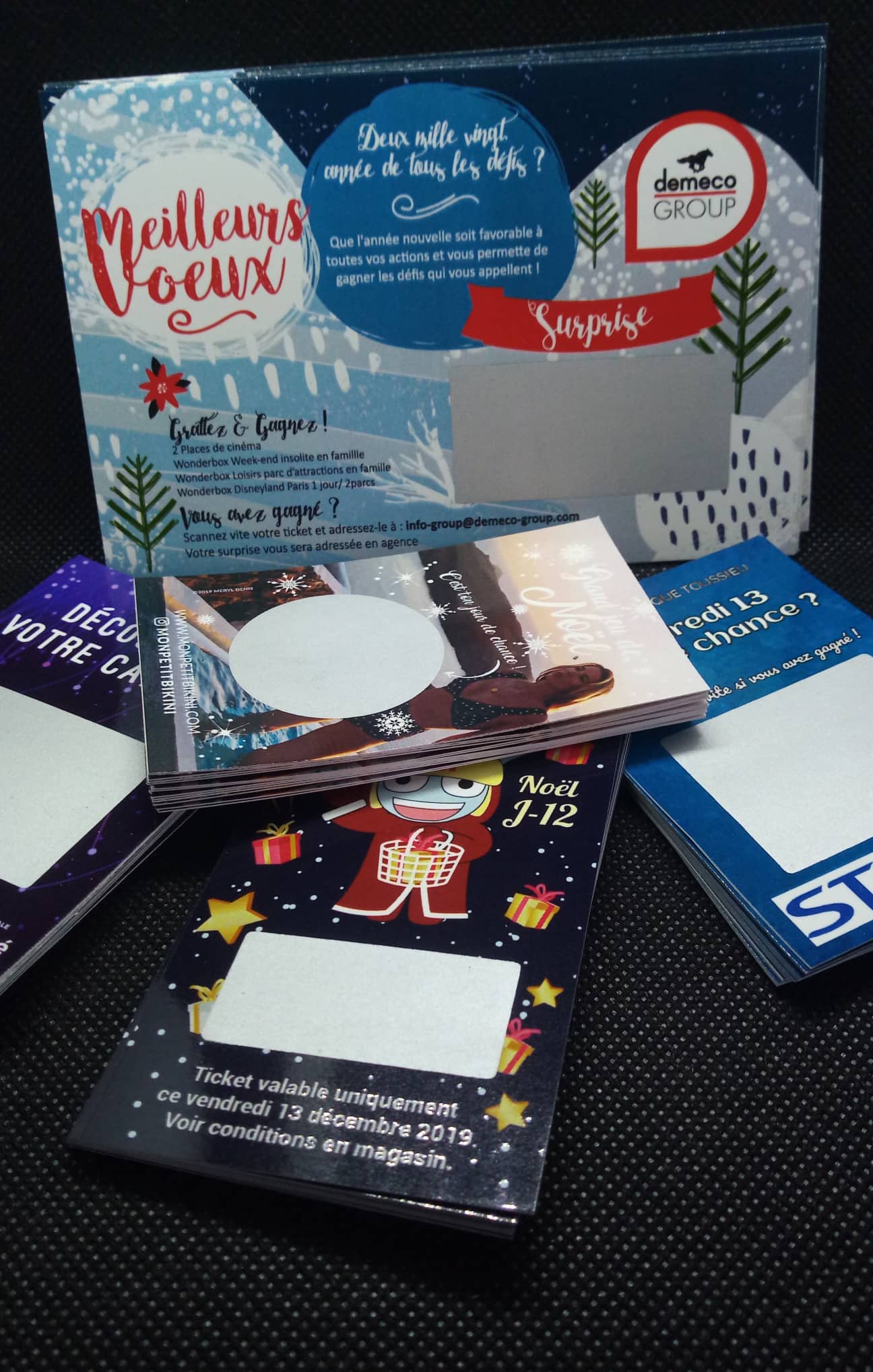 En una discoteca, no faltan las animaciones para seducir y ofrecer nuevas actividades a quienes vienen a pasar un buen rato, reír, bailar y divertirse. Estos lugares serán el lugar ideal para llevar a cabo una operación promocional a bajo costo, ya que el público que frecuenta el establecimiento coincidirá con su objetivo. Así, organizar una colaboración con una discoteca para ofrecer una animación lúdica y divertida a través de boletos para rascar será una excelente manera de darse a conocer en un ambiente emocionante. En una discoteca, no faltan las animaciones para seducir y ofrecer nuevas actividades a quienes vienen a pasar un buen rato, reír, bailar y divertirse. Estos lugares serán el lugar ideal para llevar a cabo una operación promocional a bajo costo, ya que el público que frecuenta el establecimiento coincidirá con su objetivo. Así, organizar una colaboración con una discoteca para ofrecer una animación lúdica y divertida a través de boletos para rascar será una excelente manera de darse a conocer en un ambiente emocionante.