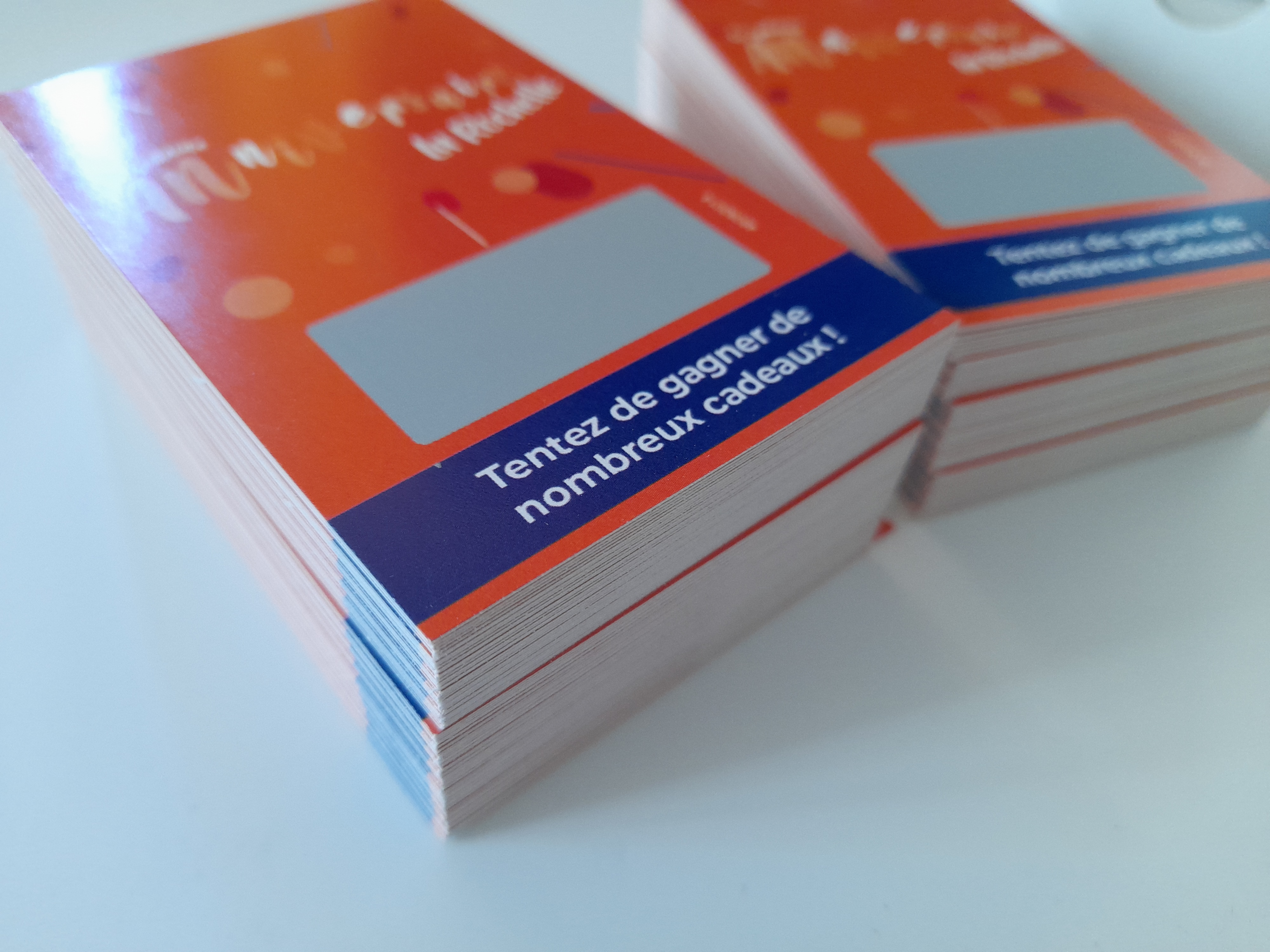 El marketing está en constante evolución y los profesionales de la industria tienen la obligación de adaptarse para seguir siendo relevantes. La personalización es una de las tendencias más importantes del marketing moderno: según Forbes, es importante para el 89% de los marketineros. La personalización también es una excelente manera de destacar entre los competidores y asegurarse de que los clientes recuerden la empresa. La impresión en papel sigue siendo una de las mejores formas de personalizar tu marketing. Entonces, ¿por qué la personalización a través de la impresión en papel sigue siendo el mejor elemento de promoción de marketing? El marketing está en constante evolución y los profesionales de la industria tienen la obligación de adaptarse para seguir siendo relevantes. La personalización es una de las tendencias más importantes del marketing moderno: según Forbes, es importante para el 89% de los marketineros. La personalización también es una excelente manera de destacar entre los competidores y asegurarse de que los clientes recuerden la empresa. La impresión en papel sigue siendo una de las mejores formas de personalizar tu marketing. Entonces, ¿por qué la personalización a través de la impresión en papel sigue siendo el mejor elemento de promoción de marketing?